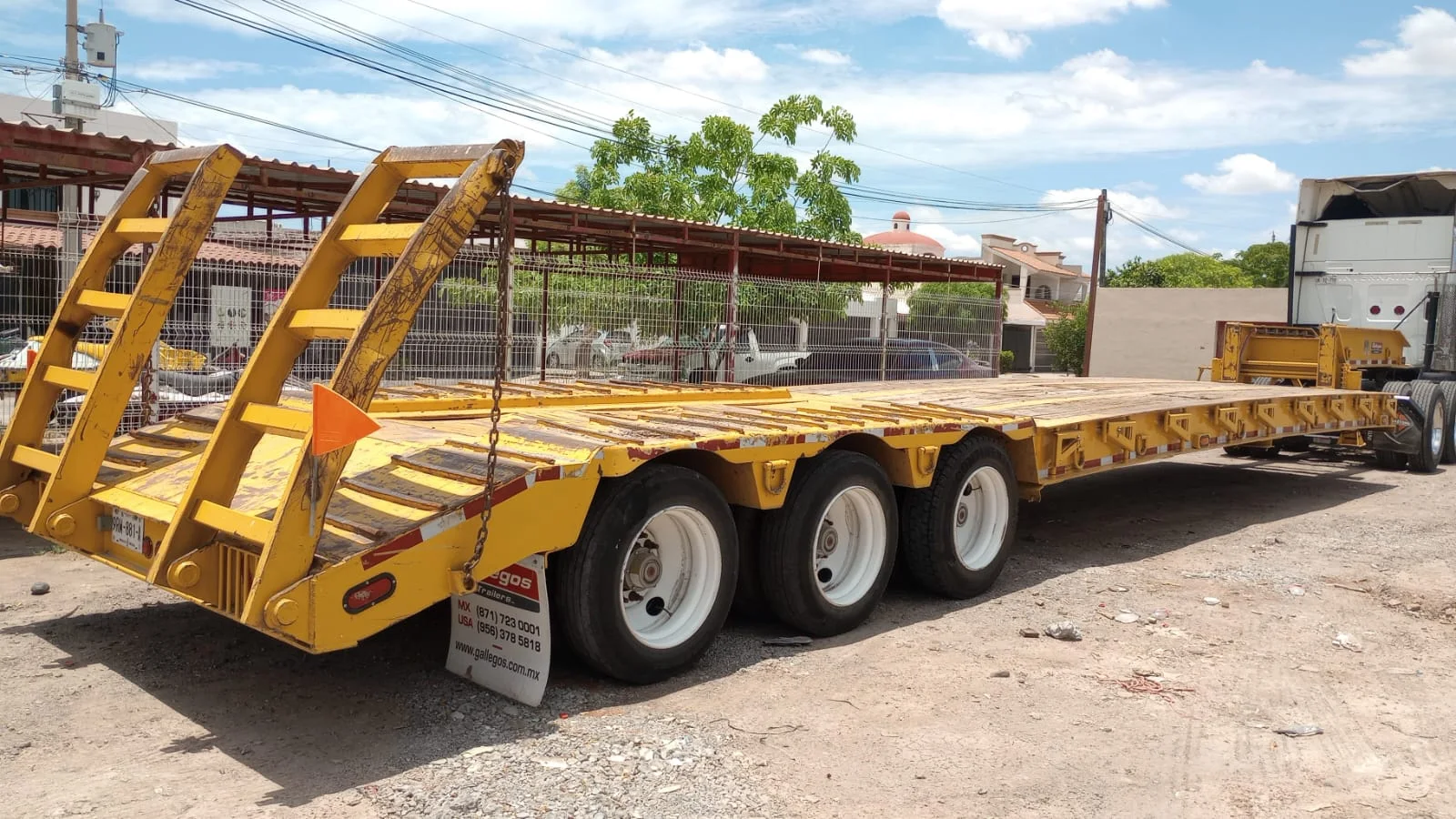 «El Chico 01» #8 — cama baja con rampas vista trasera lateral