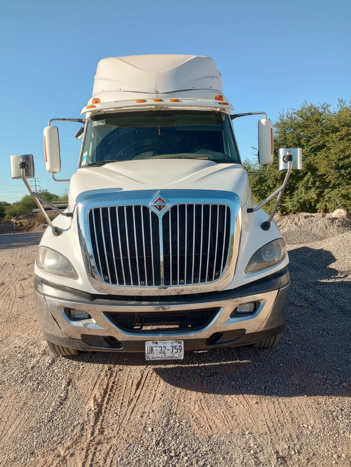 «El Chico 01» #8 — tractocamion vista frontal completa