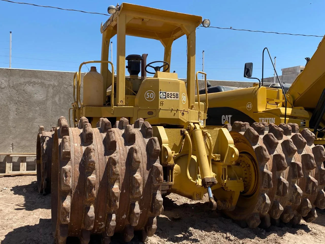 «El Chico» #50 — compactador 825B pata de cabra trasero