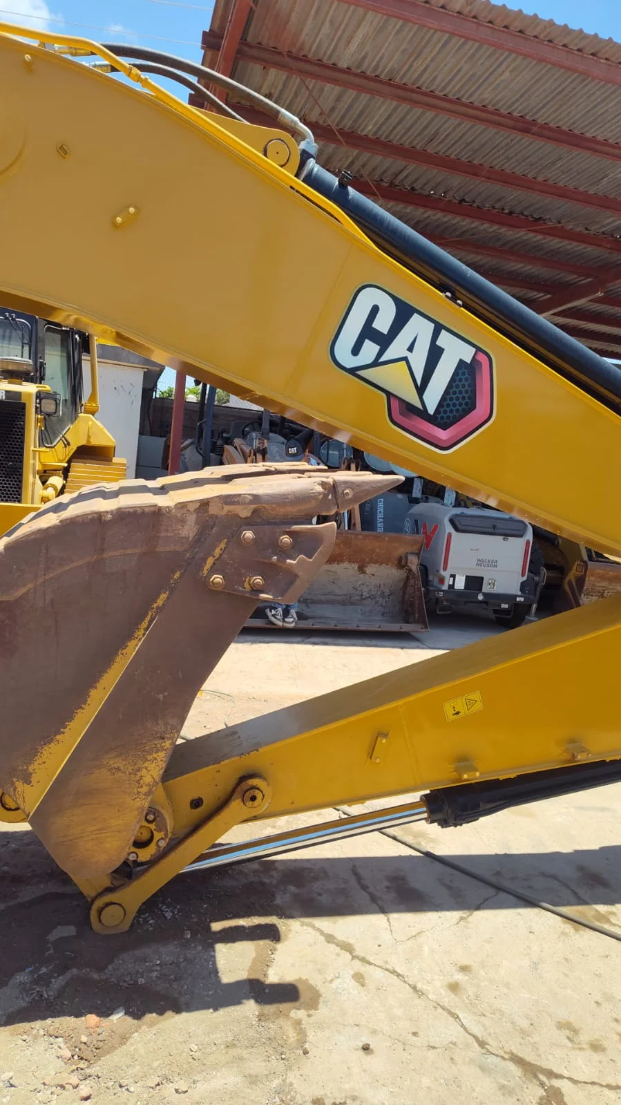 «Emperador» #23 — detalle brazo y cucharon de excavadora CAT