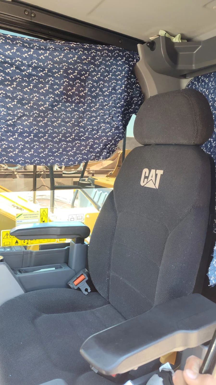 «Emperador» #23 — asiento CAT con cortinas azules