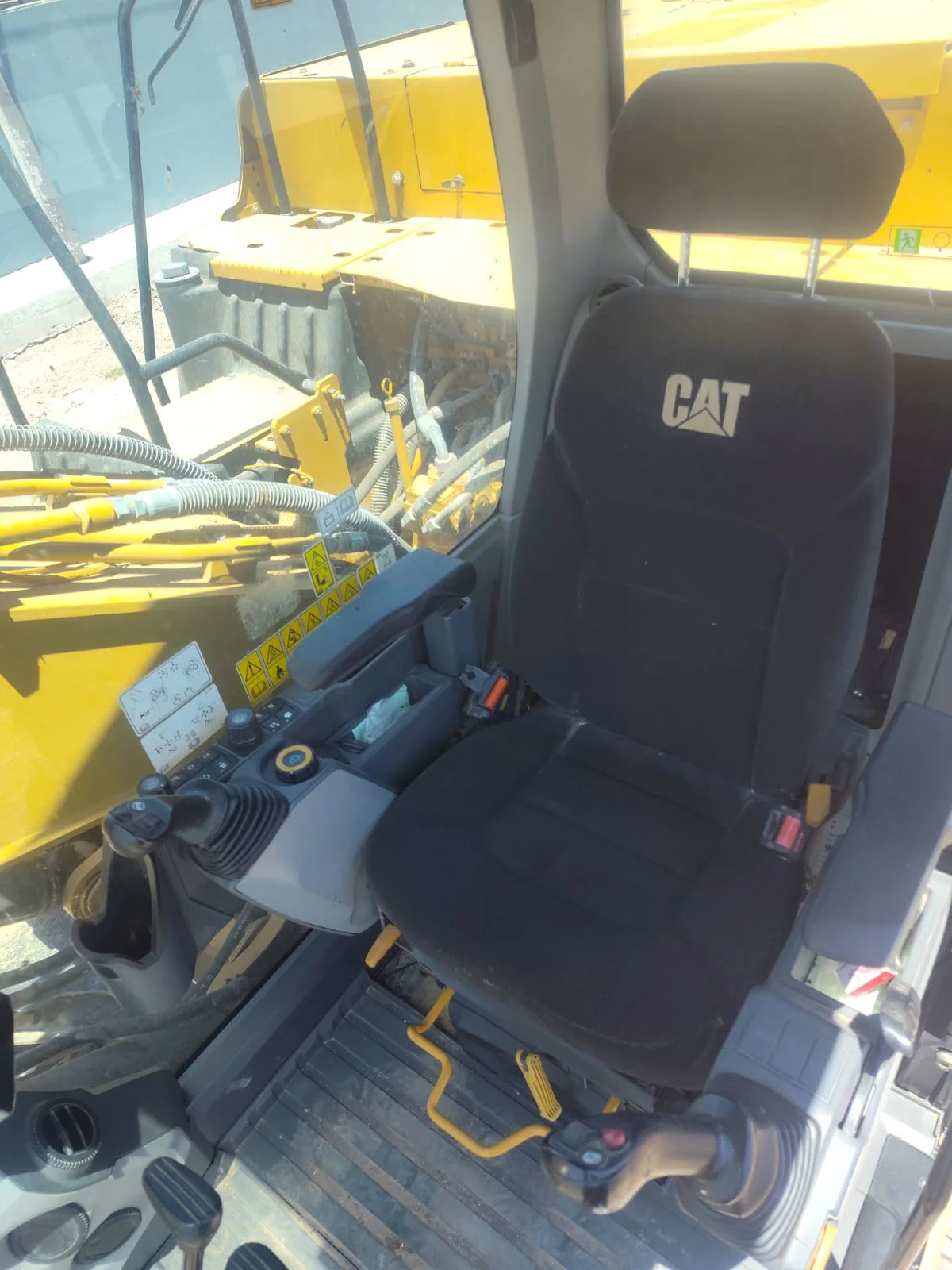 «La Mole» #48 — asiento CAT consolas y controles