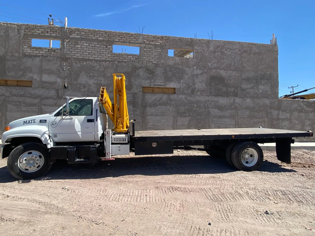 «Mate» #29 — camion grua HIAB Mate vista lateral