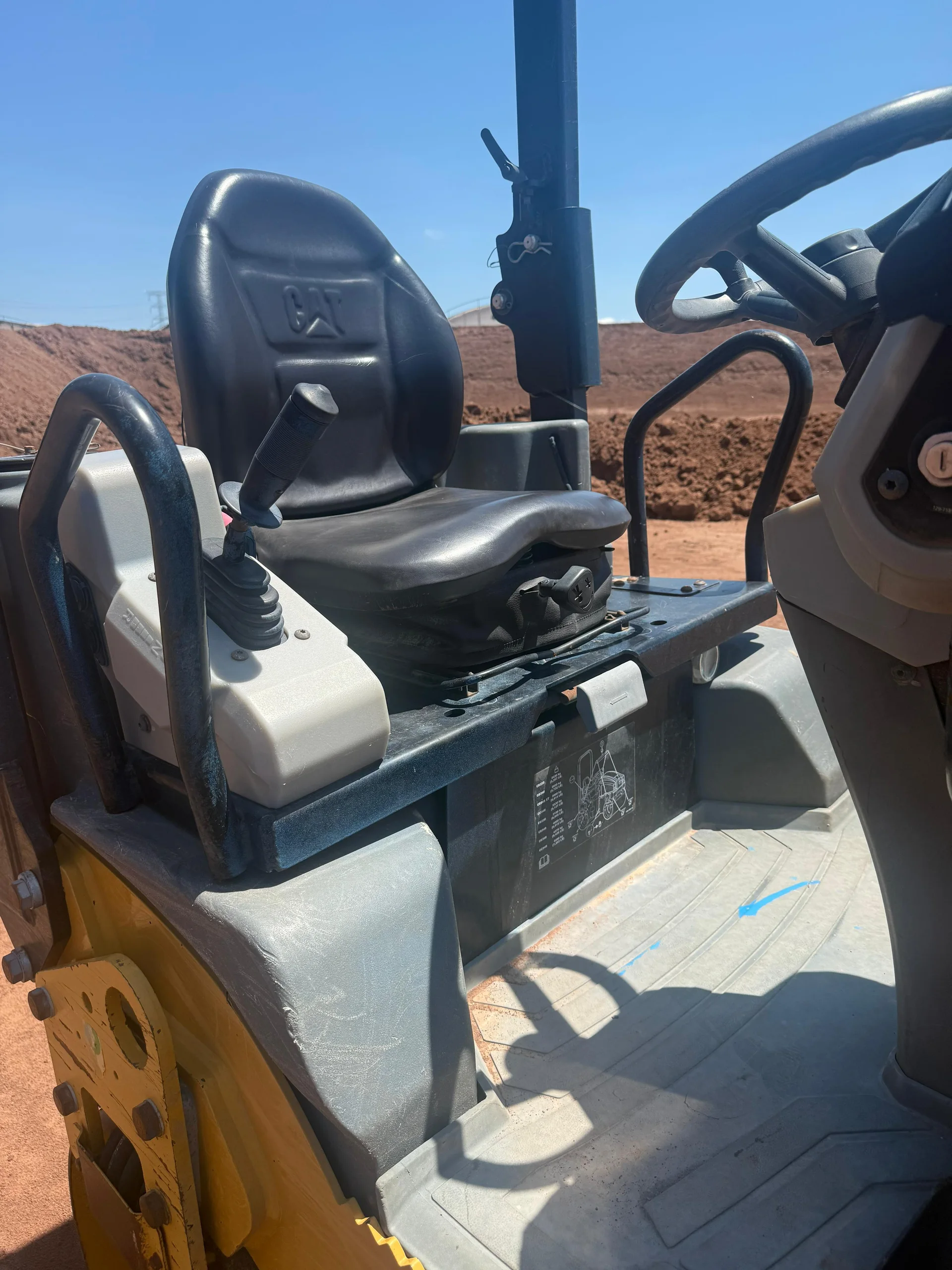 «Net» #30 — asiento y joystick puesto operador compactador