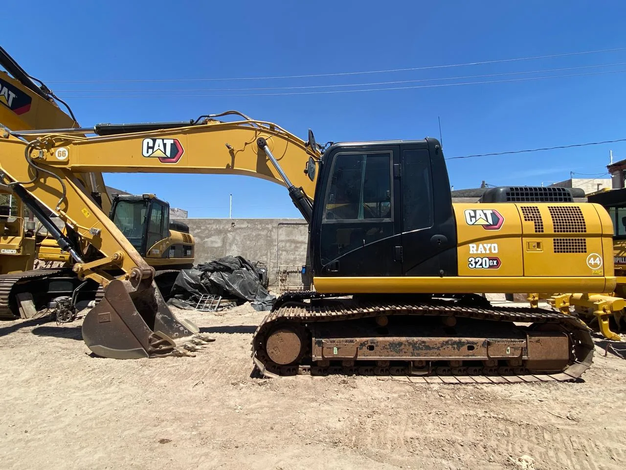 «Rayo» #44 — excavadora 320GX Rayo perfil completo