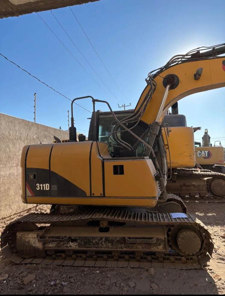«Troyano» #38 — excavadora 311D vista lateral en obra