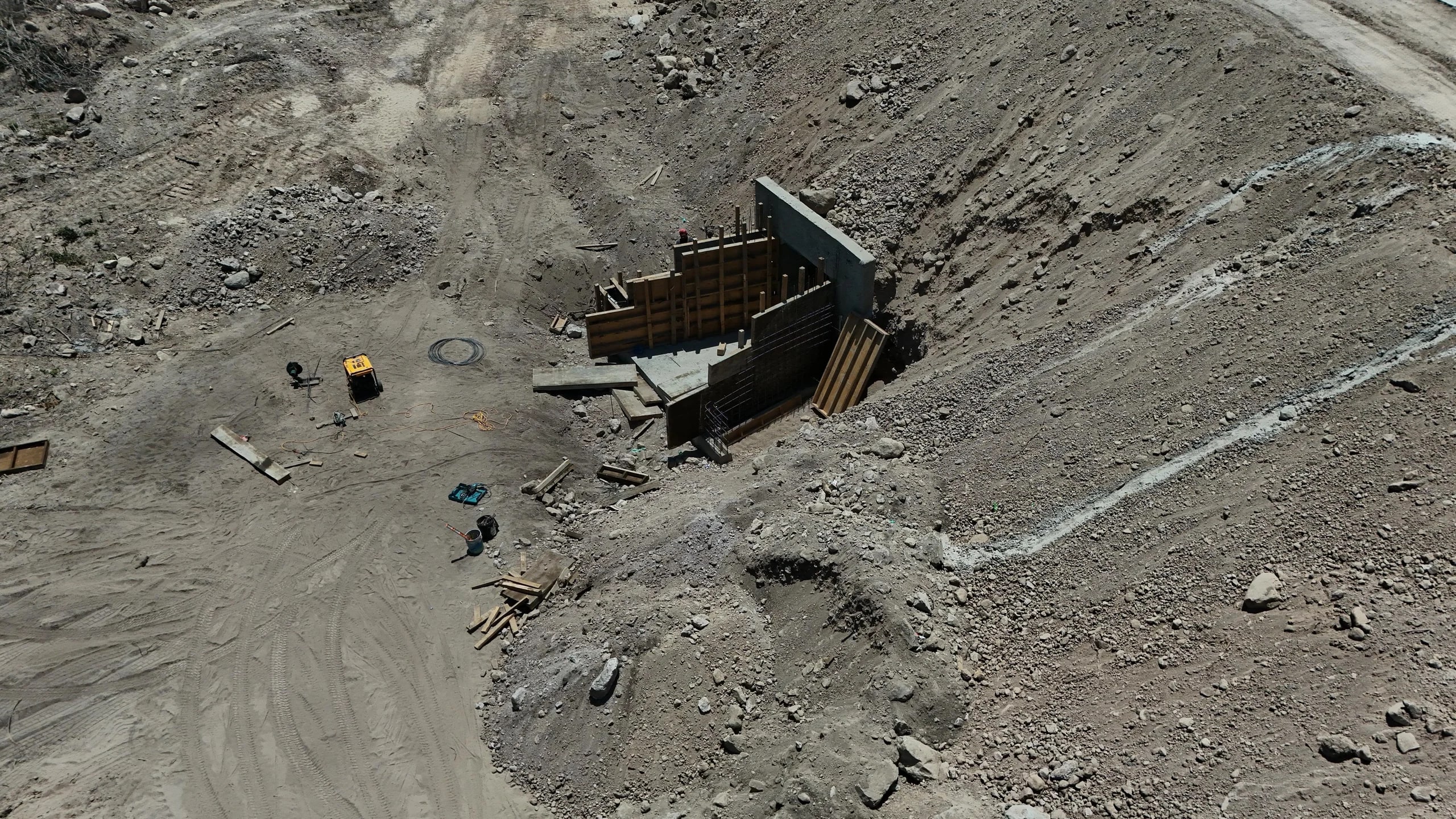Canal principal margen izquierda Río Baluarte — vista 3
