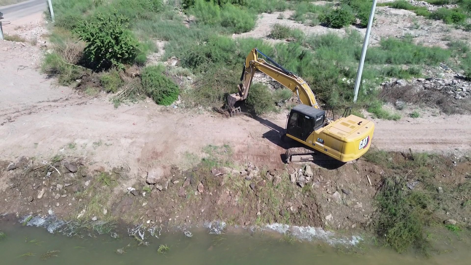 CAT 320GC en obra — foto 6