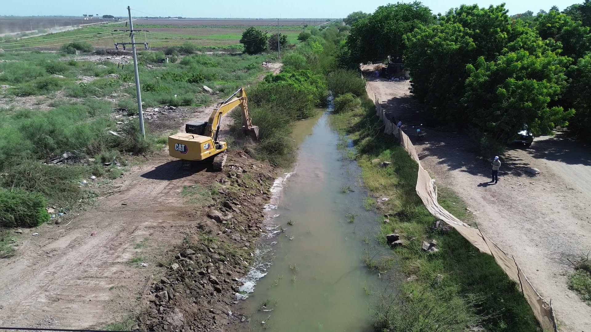 CAT 320GC en obra — foto 10