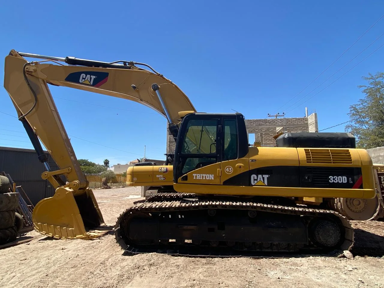 «Triton» #43 — excavadora 330DL Triton perfil completo